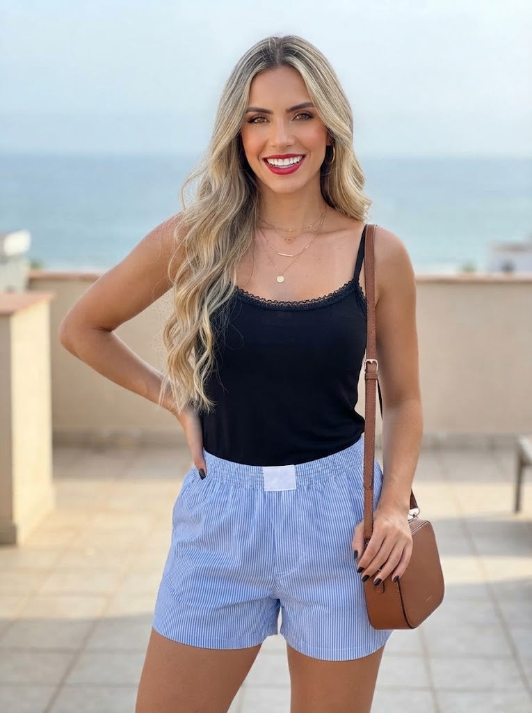 Camisa Básica con Ribete de Encaje