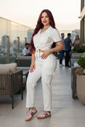 Conjunto Ejecutivo de Dos Piezas "Blanco" – Crop Top con Nudo y Pantalón Cargo.