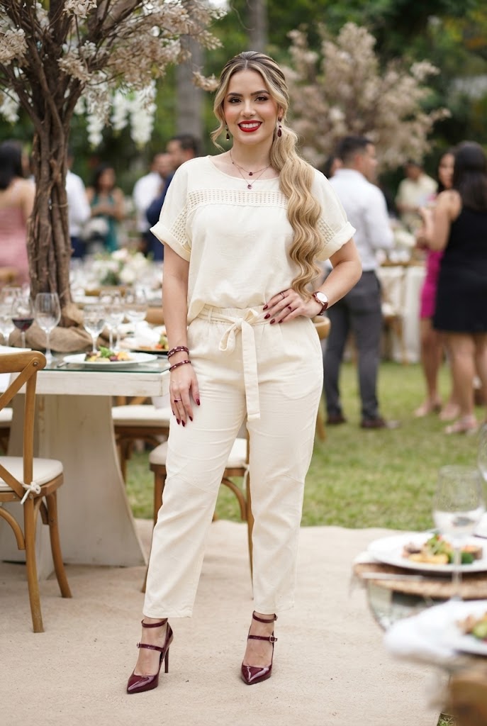 Conjunto elegante (Blusa y Pantalón)- Beige crema.