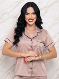 Camisa de Pijama Elegante en Satén Nude con Ribetes Negros- Beige