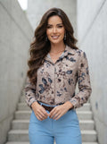 Camisa Floral Elegance con Estampado Botánico y Corte Moderno
