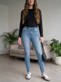 Pantalón Jean Skinny Se Busca – Cintura Elástica Arruchada en Azul Medio